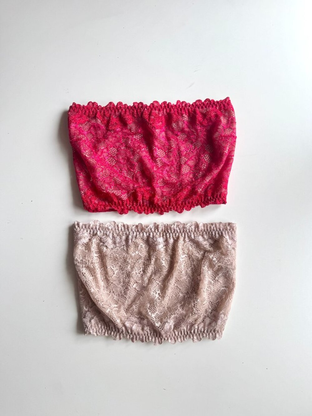Lot of 2 DYNAMITE Red Beige Stretch Strapless Bandeau Bralette Tops, Size L